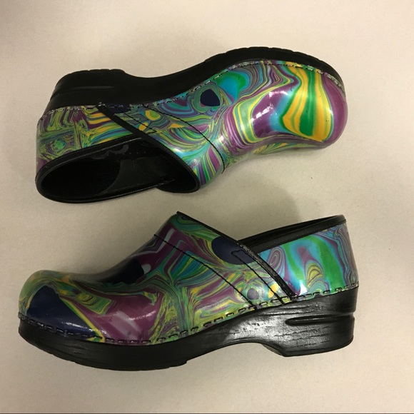 sanita women's clogs